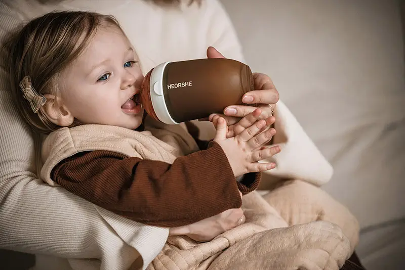 Cara Memberi Susu Botol kepada Bayi 1 Tahun